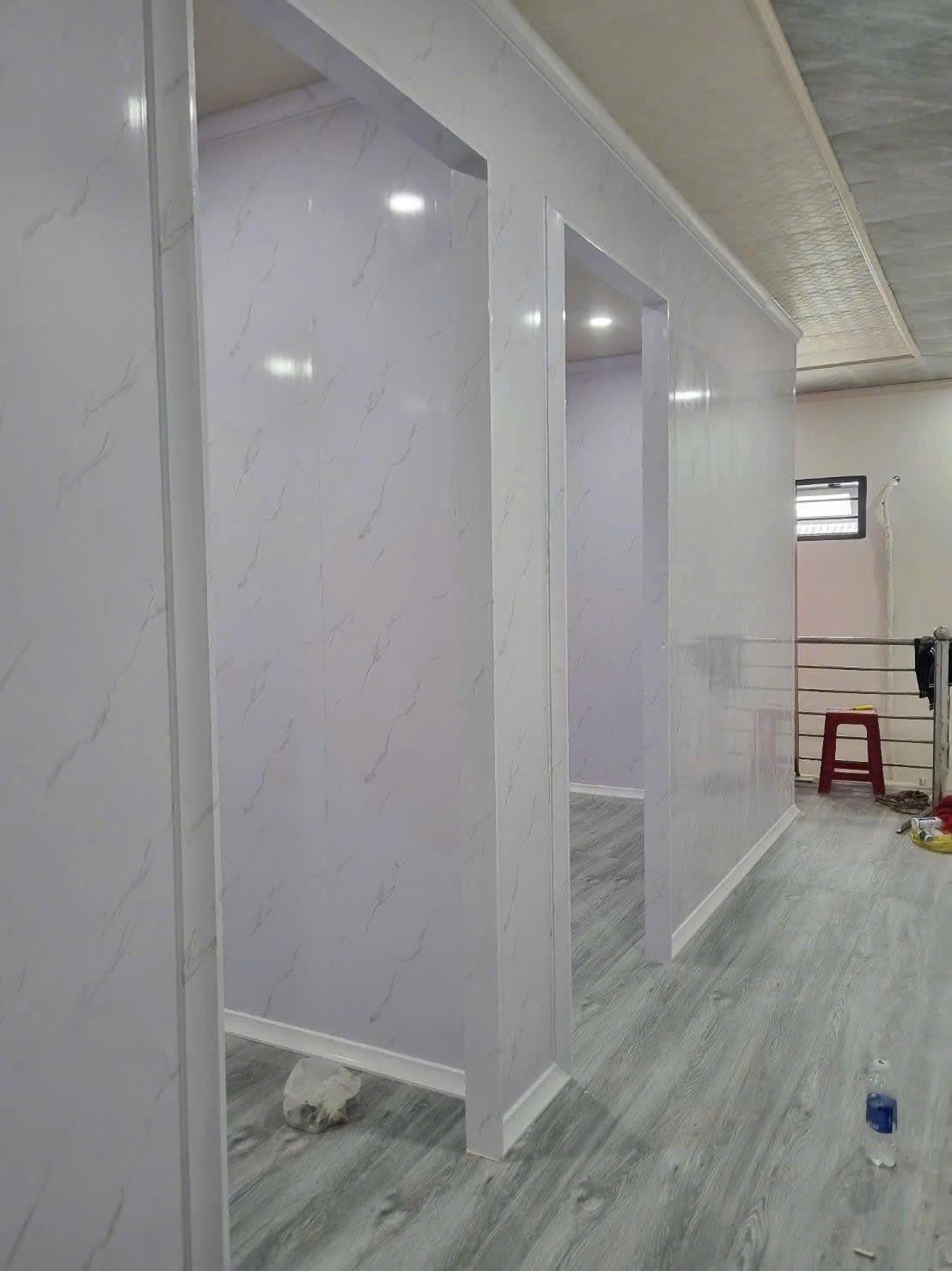 Tấm nhựa vách ngăn 2 mặt